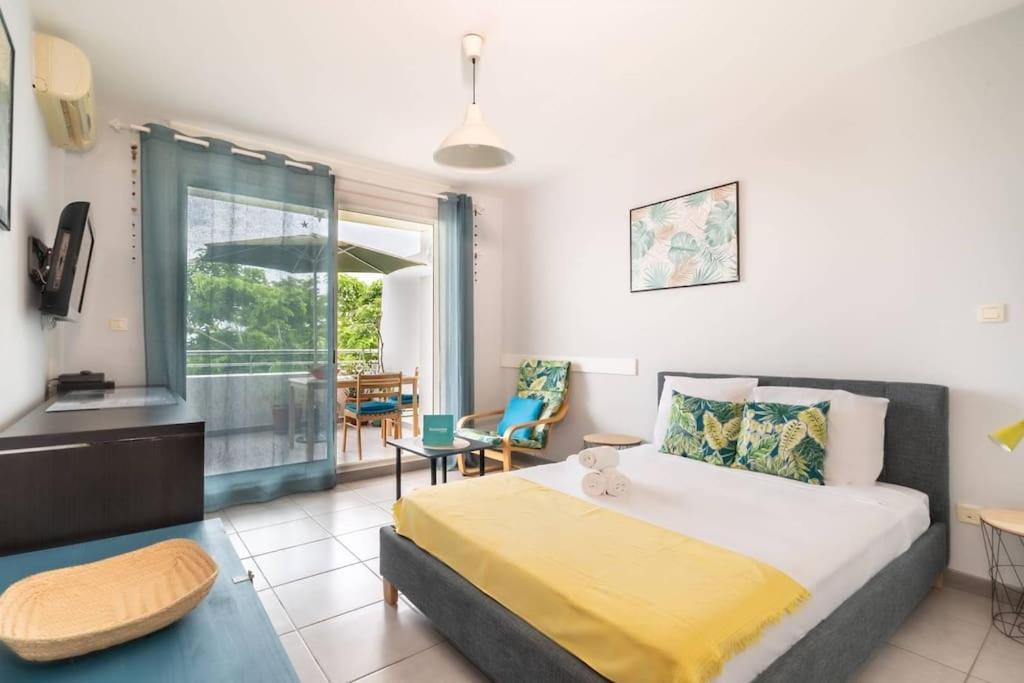 Flamboyant - Studio 2 Personnes Avec Lit De Qualite Hoteliere Separable Pour Couple Ou Amis Avec Tres Belle Terrasse A 12 Min A Pied Ou 4 Min En Voiture Du Lagon De L'Ermitage - St Gilles Les Bains La Saline Les Bains Exterior photo